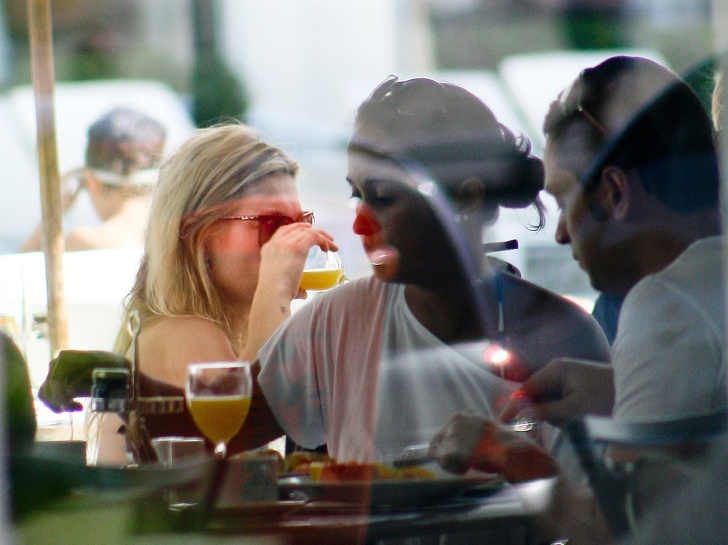 20 Obscure Mistakes That Almost Every Tourist Makes When Eating Out Abroad