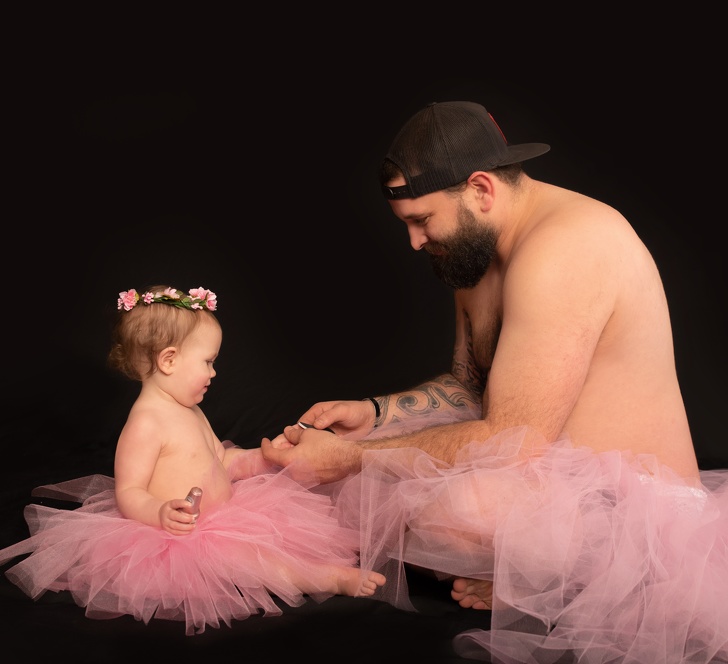 Dad Wears Pink Tutu for a Photoshoot With His Daughter to Create Precious Memories
