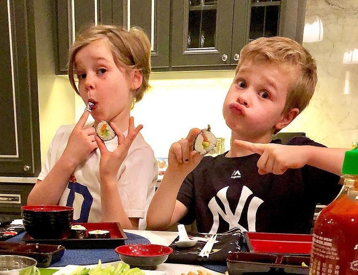 Parents Who Have Their Kids Eat Dinner at 3 P.M. Explain Why It’s One of the Best Ideas Ever