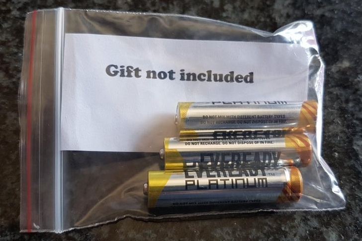 20 People Who Got Ridiculous Presents They’ll Never Forget
