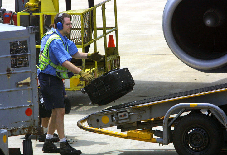20+ Secrets Airport Workers Don’t Tell Ordinary Passengers About