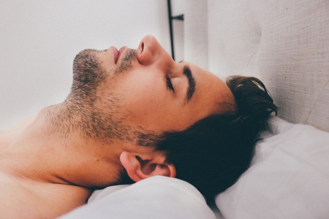10 Solutions For Those Who Want To Stop Snoring